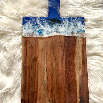 Large Cheeseboard with one Turtle - Acacia Wood