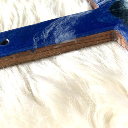 Large Cheeseboard with one Turtle - Acacia Wood