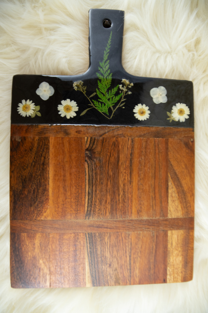 Medium Cheese Board with Dried Flowers - white - Acacia Wood