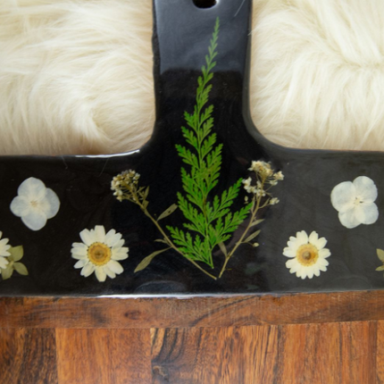 Medium Cheese Board with Dried Flowers - white - Acacia Wood