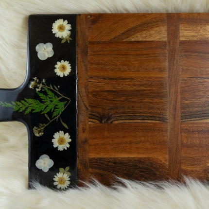 Medium Cheese Board with Dried Flowers - white - Acacia Wood