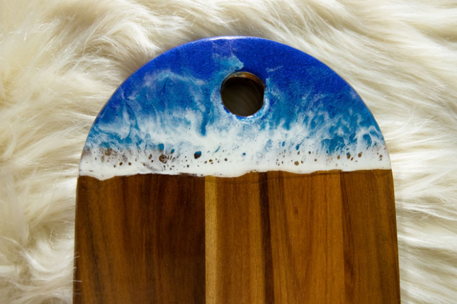 Medium Cheeseboard with Rounded Edges - Acacia Wood